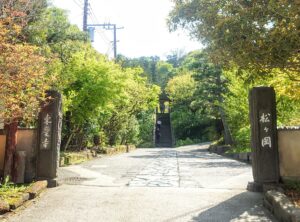 正面から見る東慶寺