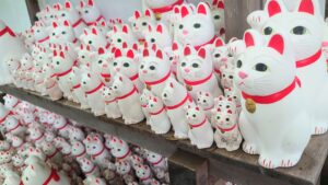 豪徳寺招き猫たち